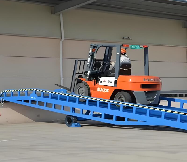 聊城移动式卸货平台（叉车用）